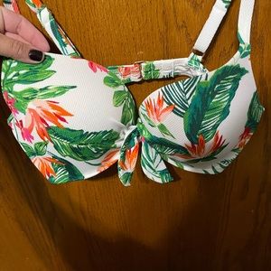 TOP & BOTTOMS Cute tropical bikini